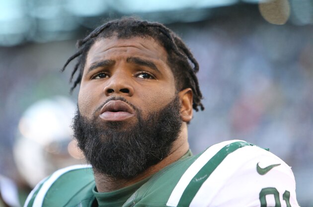 EAST RUTHERFORD, NJ - JANUARY 01: Defensive End Sheldon Richardson #91 of the New York Jets follows the action against the Buffalo Bills at MetLife Stadium on January 1, 2017 in East Rutherford, New Jersey. (Photo by Al Pereira/Getty Images)