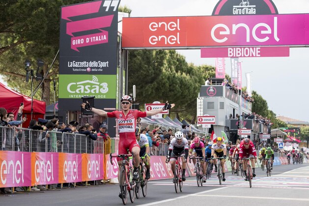 Germany's Andre' Greipel celebrates as he crosses the finish line to win the 12th stage of the Giro d'Italia, Tour of Italy cycling race, from Noale to Bibione, Thursday, May 19, 2016. (Claudio Peri/ANSA via AP Photo) ITALY OUT