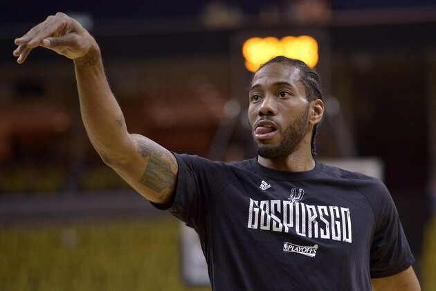 San Antonio Spurs forward Kawhi Leonard warms up before Game 6 in an NBA basketball first-round playoff series against the Memphis Grizzlies Thursday, April 27, 2017, in Memphis, Tenn. (AP Photo/Brandon Dill)