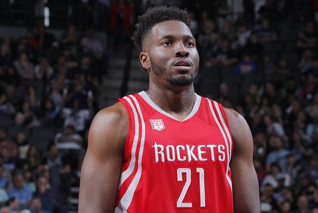 SACRAMENTO, CA - APRIL 9: Chinanu Onuaku #21 of the Houston Rockets attempts a free-throw shot against the Sacramento Kings on April 9, 2017 at Golden 1 Center in Sacramento, California. NOTE TO USER: User expressly acknowledges and agrees that, by downloading and or using this photograph, User is consenting to the terms and conditions of the Getty Images Agreement. Mandatory Copyright Notice: Copyright 2017 NBAE (Photo by Rocky Widner/NBAE via Getty Images)