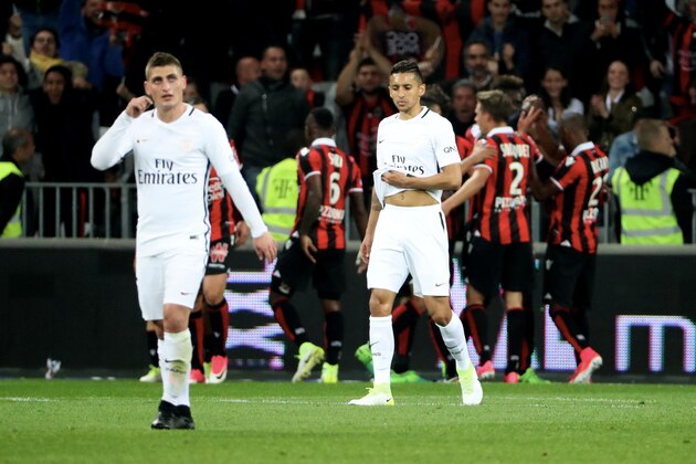 NICE, FRANCE - APRIL 30:  Mario Balotelli of OGC Nice celebrates his goal with teammattes and fans, Marco Verratti and Marquinhos of PSG are dispointed during the French Ligue 1 match between OGC Nice and Paris Saint-Germain at Allianz Arena on April 30, 2017 in Nice, France.  (Photo by Xavier Laine/Getty Images)