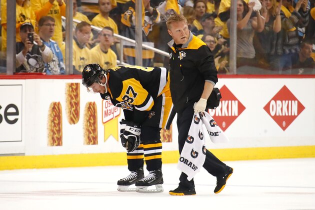 PITTSBURGH, PA - MAY 01:  Sidney Crosby #87 of the Pittsburgh Penguins leaves the ice with trainer Chris Stewart after taking a hit in the first period while playing the Washington Capitals  in Game Three of the Eastern Conference Second Round during the 2017 NHL Stanley Cup Playoffs at PPG Paints Arena on May 1, 2017 in Pittsburgh, Pennsylvania.  (Photo by Gregory Shamus/Getty Images)