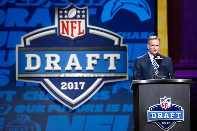 PHILADELPHIA, PA - APRIL 27:  Commissioner of the National Football League Roger Goodell speaks during the first round of the 2017 NFL Draft at the Philadelphia Museum of Art on April 27, 2017 in Philadelphia, Pennsylvania.  (Photo by Jeff Zelevansky/Getty Images)