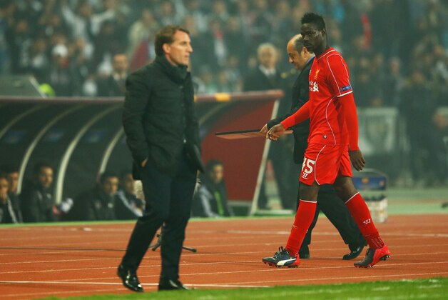ISTANBUL, TURKEY - FEBRUARY 26:  Mario Balotelli of Liverpool looks across as Brendan Rodgers manager of Liverpool as he is substituted during the UEFA Europa League Round of 32 second leg match between Besiktas JK and Liverpool FC on February 26, 2015 in Istanbul, Turkey.  (Photo by Richard Heathcote/Getty Images)