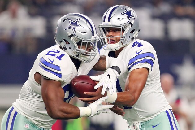ARLINGTON, TX - OCTOBER 30:  Dak Prescott #4 of the Dallas Cowboys hands the ball off to Ezekiel Elliott #21 during the first quarter of a game between the Dallas Cowboys and the Philadelphia Eagles at AT&T Stadium on October 30, 2016 in Arlington, Texas.  (Photo by Tom Pennington/Getty Images)
