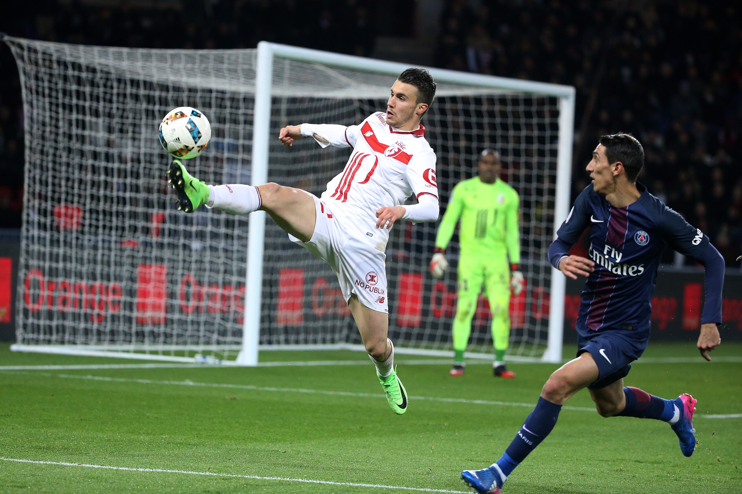 PARIS, FRANCE - FEBRUARY 7: Sebastien Corchia of Lille and Angel Di Maria of PSG in action during the French Ligue 1 match between Paris Saint-Germain (PSG) and Lille OSC (LOSC) at Parc des Princes stadium on February 7, 2017 in Paris, France. (Photo by Jean Catuffe/Getty Images)