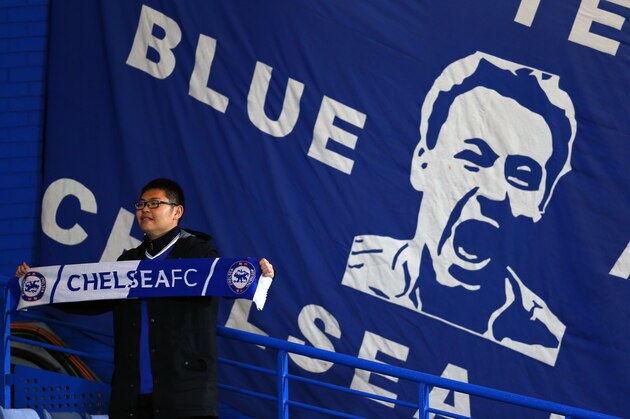 LONDON, ENGLAND - APRIL 25: A fan of Chelsea has stands next to a banner of John Terry during the Premier League match between Chelsea and Southampton at Stamford Bridge on April 25, 2017 in London, England. (Photo by Catherine Ivill - AMA/Getty Images)