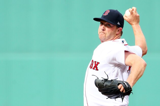 BOSTON, MA - APRIL 29: Steven Wright #35 of the Boston Red Sox pitches against the Chicago Cubs during the first inning at Fenway Park on April 29, 2017 in Boston, Massachusetts. (Photo by Maddie Meyer/Getty Images)