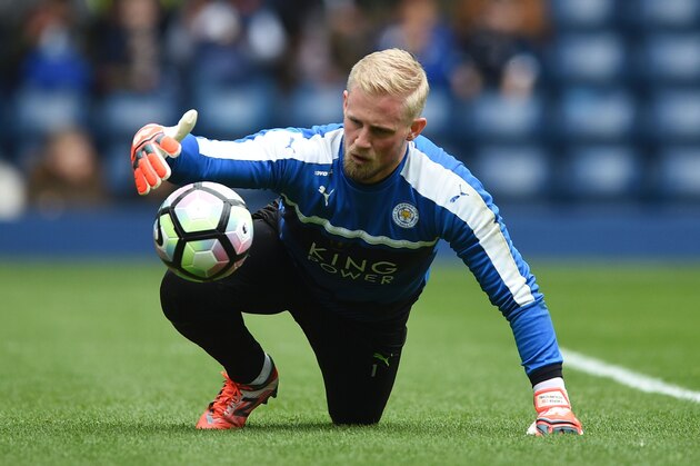 Leicester City's Danish goalkeeper Kasper Schmeichel warms up ahead of the English Premier League football match between West Bromwich Albion and Leicester City at The Hawthorns stadium in West Bromwich, central England, on April 29, 2017.
 / AFP PHOTO / Oli SCARFF / RESTRICTED TO EDITORIAL USE. No use with unauthorized audio, video, data, fixture lists, club/league logos or 'live' services. Online in-match use limited to 75 images, no video emulation. No use in betting, games or single club/league/player publications.  /         (Photo credit should read OLI SCARFF/AFP/Getty Images)