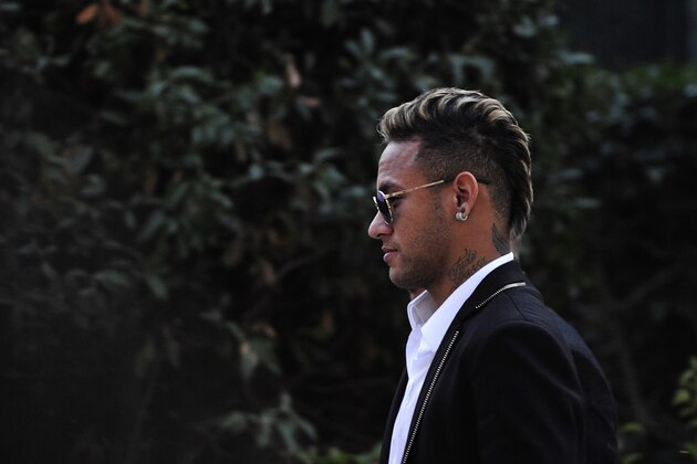 Barcelona's Brazilian forward Neymar leaves Spain's national court in Madrid on February 2, 2016. Barcelona star Neymar and president Josep Maria Bartomeu will be called to give evidence this week in the murky case over the deal which brought the Brazilian to the Catalan giants from Santos in 2013.   AFP PHOTO/ TOM GANDOLFINI / AFP / Tom Gandolfini        (Photo credit should read TOM GANDOLFINI/AFP/Getty Images)