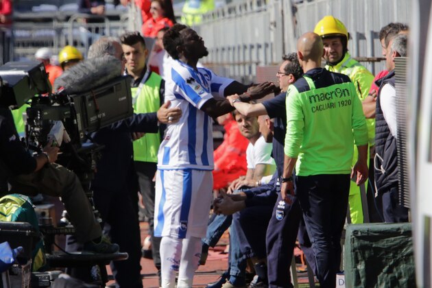 CAGLIARI, ITALY - APRIL 30: Sulley Muntari of Pescara reacts during the Serie A match between Cagliari Calcio and Pescara Calcio at Stadio Sant'Elia on April 30, 2017 in Cagliari, Italy.  (Photo by Enrico Locci/Getty Images)