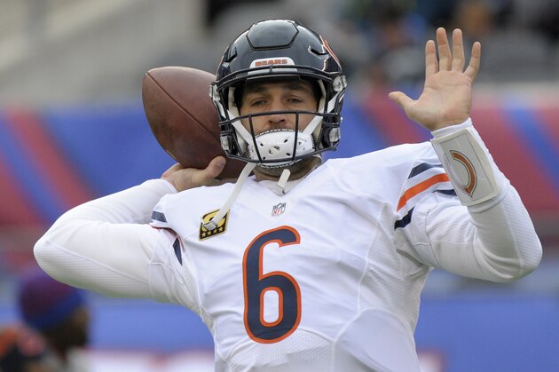 Chicago Bears quarterback Jay Cutler (6) warms up before playing against the New York Giants in an NFL football game, Sunday, Nov. 20, 2016, in East Rutherford, N.J. (AP Photo/Bill Kostroun)