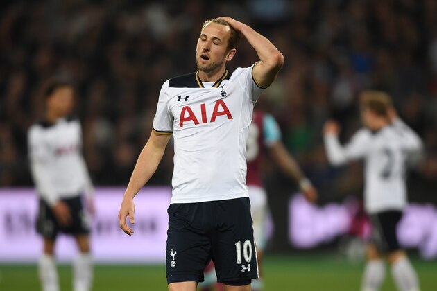 STRATFORD, ENGLAND - MAY 05:  Harry Kane of Tottenham Hotspur reacts after a missed chance on goal during the Premier League match between West Ham United and Tottenham Hotspur at the London Stadium on May 5, 2017 in Stratford, England.  (Photo by Mike Hewitt/Getty Images)