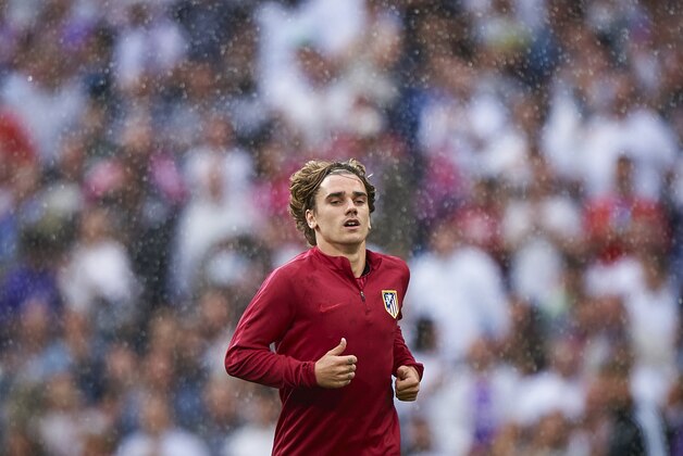 MADRID, SPAIN - MAY 02:  Antoine Griezmann of Club Atletico de Madrid looks on prior the UEFA Champions League semi-final first leg match between Real Madrid CF and Club Atletico de Madrid at Estadio Santiago Bernabeu on May 2, 2017 in Madrid, Spain.  (Photo by fotopress/Getty Images)