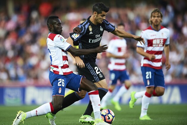 GRANADA, SPAIN - MAY 06:  Alvaro Morata of Real Madrid CF (R) competes for the ball with Victorien Angban of Granada CF (L)  during the La Liga match between Granada CF v Real Madrid CF at Estadio Nuevo Los Carmenes on May 6, 2017 in Granada, Spain.  (Photo by Aitor Alcalde/Getty Images)