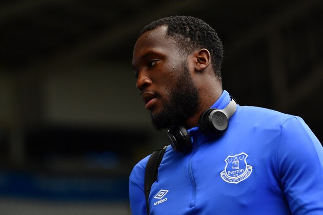 SWANSEA, WALES - MAY 06: Romelu Lukaku of Everton arrives at the stadium prior to the Premier League match between Swansea City and Everton at the Liberty Stadium on May 6, 2017 in Swansea, Wales.  (Photo by Dan Mullan/Getty Images)
