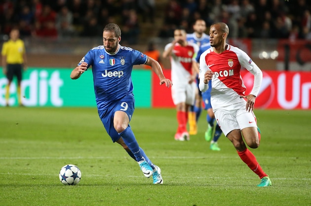 MONACO, MONACO - MAY 3: Gonzalo Higuain of Juventus, Fabio Henrique Tavares aka Fabinho of Monaco in action during the UEFA Champions League semi final first leg match between AS Monaco and Juventus Turin at Stade Louis II on May 3, 2017 in Monaco, Monaco. (Photo by Jean Catuffe/Getty Images)
