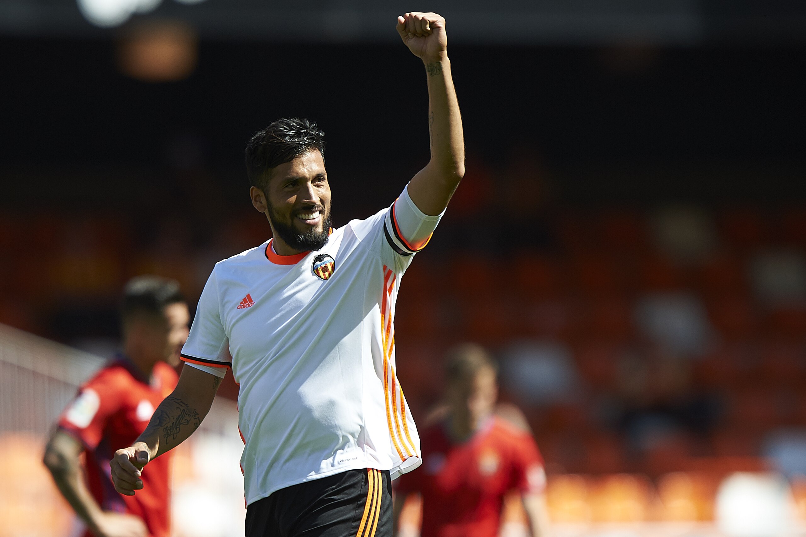 VALENCIA, SPAIN - MAY 07:  Ezequiel Garay of Valencia celebrates after scoring the first goal during the La Liga match between Valencia CF and CA Osasuna at Mestalla Stadium on May 7, 2017 in Valencia, Spain.  (Photo by fotopress/Getty Images)