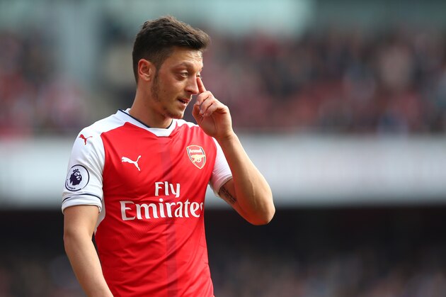 LONDON, ENGLAND - MAY 07: Mesut Ozil of Arsenal during the Premier League match between Arsenal and Manchester United at Emirates Stadium on May 7, 2017 in London, England. (Photo by Catherine Ivill - AMA/Getty Images)