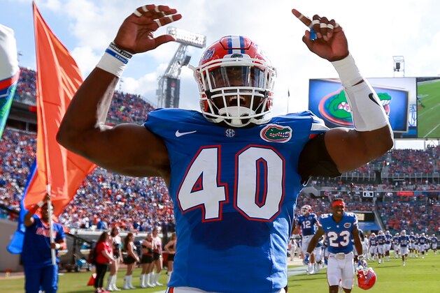JACKSONVILLE, FL - OCTOBER 29: Jarrad Davis #40 of the Florida Gators before the game against the Georgia Bulldogs at EverBank Field on October 29, 2016 in Jacksonville, Florida. (Photo by Rob Foldy/Getty Images)