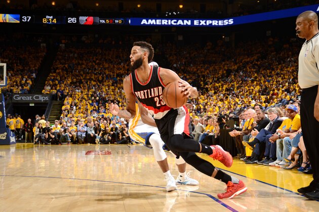 OAKLAND, CA - APRIL 19: Allen Crabbe #23 of the Portland Trail Blazers drives to the basket during the game against the Golden State Warriors during Game Two of the Western Conference Quarterfinals during the 2017 NBA Playoffs on April 19, 2017 at ORACLE Arena in Oakland, California. NOTE TO USER: User expressly acknowledges and agrees that, by downloading and or using this photograph, user is consenting to the terms and conditions of Getty Images License Agreement. Mandatory Copyright Notice: Copyright 2017 NBAE (Photo by Noah Graham/NBAE via Getty Images)