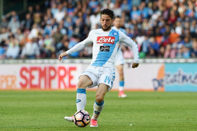 NAPLES, ITALY - MAY 06:  Dries Mertens of SSC Napoli in action during the Serie A match between SSC Napoli and Cagliari Calcio at Stadio San Paolo on May 6, 2017 in Naples, Italy.  (Photo by Francesco Pecoraro/Getty Images)