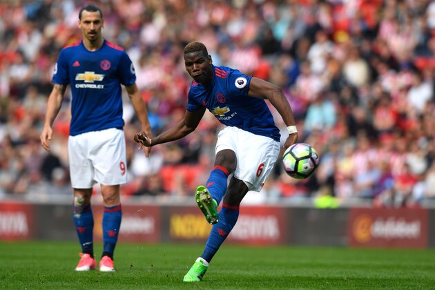 SUNDERLAND, ENGLAND - APRIL 09: Paul Pogba of Manchester United takes a free kick watched by Zlatan Ibrahimovic of Manchester United during the Premier League match between Sunderland and Manchester United at Stadium of Light on April 9, 2017 in Sunderland, England.  (Photo by Stu Forster/Getty Images)