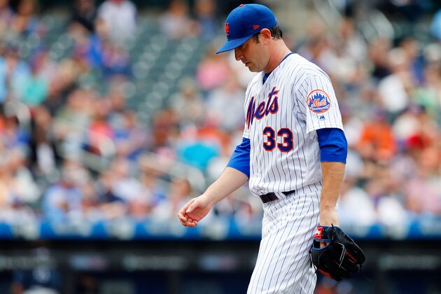 NEW YORK, NY - APRIL 27:  (NEW YORK DAILIES OUT)   Matt Harvey #33 of the New York Mets in action against the Atlanta Braves at Citi Field on April 27, 2017 in the Flushing neighborhood of the Queens borough of New York City. The Braves defeated the Mets 7-5.  (Photo by Jim McIsaac/Getty Images)