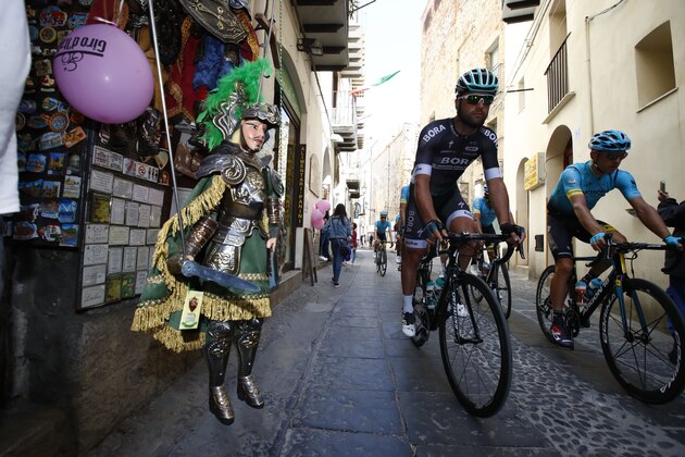 Riders take the start of the 4th stage of the 100th Giro d'Italia, Tour of Italy, cycling race from Cefalu to Etna volcano, on May 9, 2017 in Sicily.  / AFP PHOTO / Luk BENIES        (Photo credit should read LUK BENIES/AFP/Getty Images)