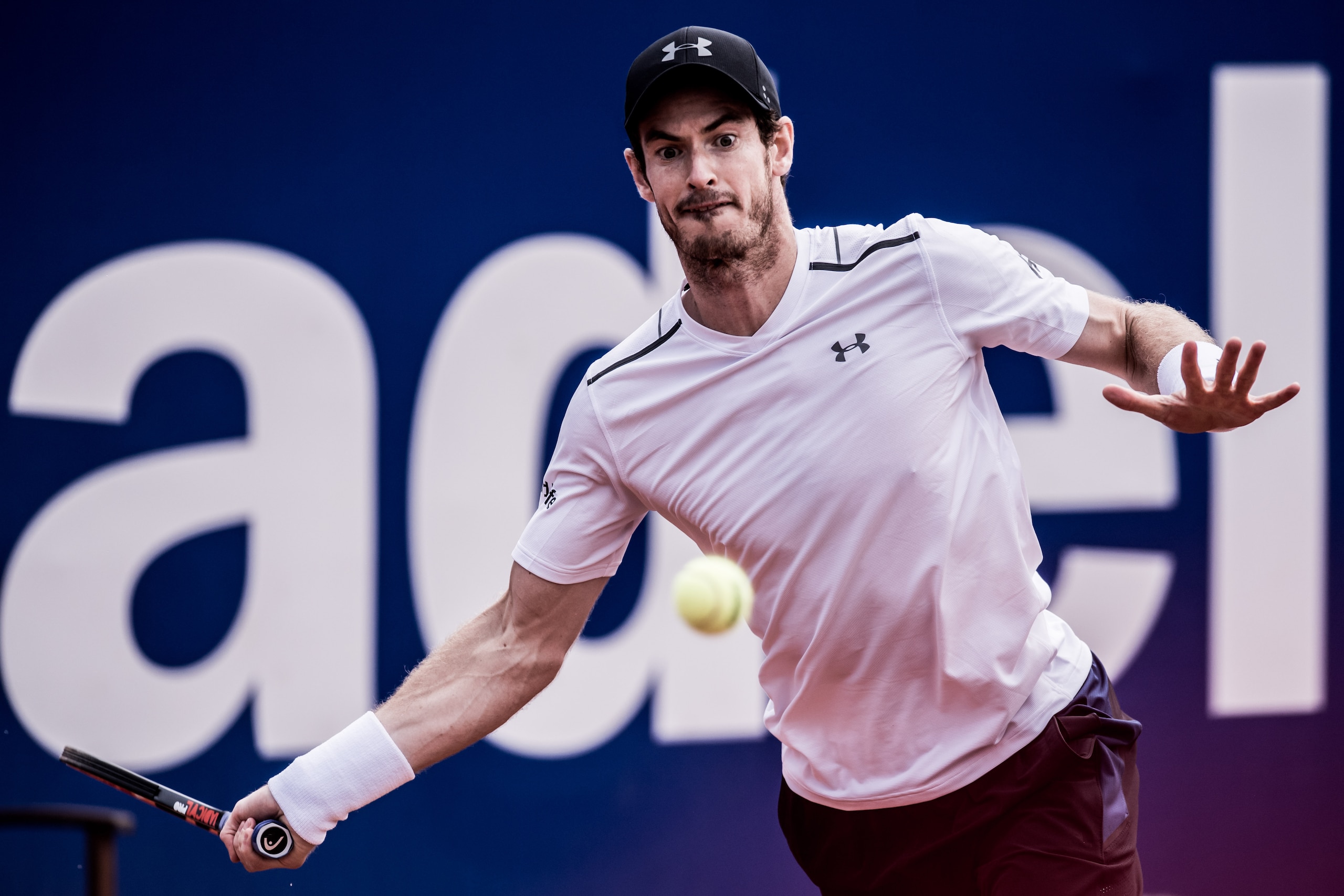 BARCELONA, SPAIN - APRIL 29: (EDITOR'S NOTE: This image has been processed using digital filters) Andy Murray of Great Britain plays a forehand against Dominic Thiem of Austria in their semifinal match on day six of the Barcelona Open Banc Sabadell on April 29, 2017 in Barcelona, Spain. (Photo by Alex Caparros/Getty Images)