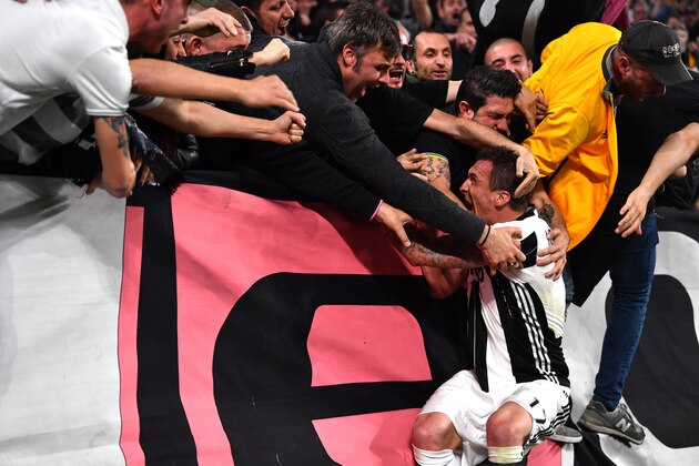 TURIN, ITALY - MAY 09:  Mario Mandzukic of Juventus celebrates with fans after scoring his sides first goal during the UEFA Champions League Semi Final second leg match between Juventus and AS Monaco at Juventus Stadium on May 9, 2017 in Turin, Italy.  (Photo by Stuart Franklin/Getty Images)