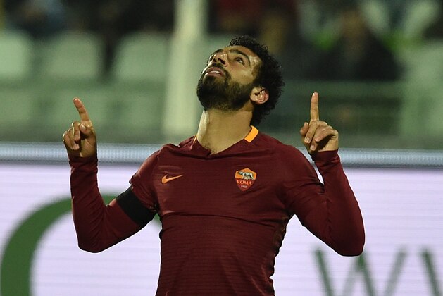 PESCARA, ITALY - APRIL 24: Mohamed Salah of AS Roma celebrates after scoring the goal 0-3 during the Serie A match between Pescara Calcio and AS Roma at Adriatico Stadium on April 24, 2017 in Pescara, Italy.  (Photo by Giuseppe Bellini/Getty Images)