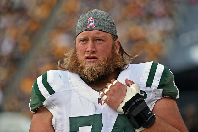 PITTSBURGH, PA - OCTOBER 09: Center Nick Mangold #74 of the New York Jets looks on from the sideline during a game against the Pittsburgh Steelers at Heinz Field on October 9, 2016 in Pittsburgh, Pennsylvania. The Steelers defeated the Jets 31-13.  (Photo by George Gojkovich/Getty Images)