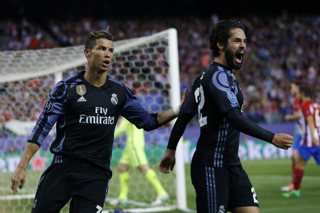 Real Madrid's Isco, right, celebrates with Cristiano Ronaldo after scoring a goal during the Champions League semifinal second leg soccer match between Atletico Madrid and Real Madrid at the Vicente Calderon stadium in Madrid, Wednesday, May 10, 2017. (AP Photo/Francisco Seco)