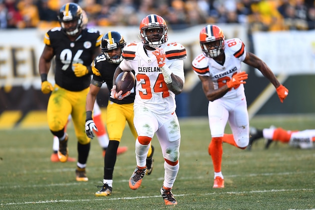 PITTSBURGH, PA - JANUARY 01:  Isaiah Crowell #34 of the Cleveland Browns rushes against the Pittsburgh Steelers in the fourth quarter during the game at Heinz Field on January 1, 2017 in Pittsburgh, Pennsylvania. (Photo by Joe Sargent/Getty Images)