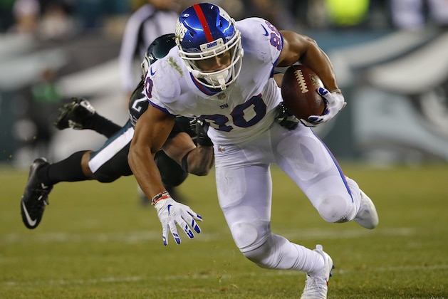 PHILADELPHIA, PA - DECEMBER 22: Victor Cruz #80 of the New York Giants is tackled by Leodis McKelvin #21 of the Philadelphia Eagles after making a catch during the second quarter of the game at Lincoln Financial Field on December 22, 2016 in Philadelphia, Pennsylvania. (Photo by Rich Schultz/Getty Images) PHILADELPHIA, PA - DECEMBER 22: Victor Cruz #80 of the New York Giants is tackled by Leodis McKelvin #21 of the Philadelphia Eagles after making a catch during the second quarter of the game at Lincoln Financial Field on December 22, 2016 in Philadelphia, Pennsylvania. (Photo by Rich Schultz/Getty Images)
