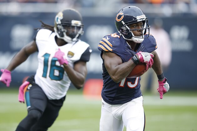 CHICAGO, IL - OCTOBER 16: Eddie Royal #19 of the Chicago Bears returns a punt against the Jacksonville Jaguars during the game at Soldier Field on October 16, 2016 in Chicago, Illinois. The Jaguars defeated the Bears 17-16. (Photo by Joe Robbins/Getty Images)