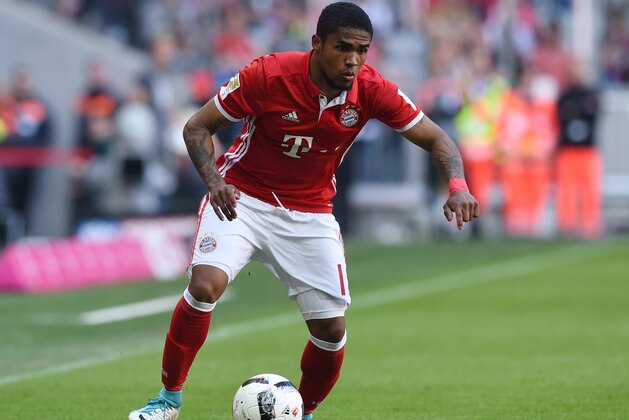 Bayern Munich's Brazilian midfielder Douglas Costa plays the ball during the German First division Bundesliga football match Bayern Munich vs Darmstadt 98 in Munich, southern Germany, on May 6, 2017.  / AFP PHOTO / Christof STACHE / RESTRICTIONS: DURING MATCH TIME: DFL RULES TO LIMIT THE ONLINE USAGE TO 15 PICTURES PER MATCH AND FORBID IMAGE SEQUENCES TO SIMULATE VIDEO. == RESTRICTED TO EDITORIAL USE == FOR FURTHER QUERIES PLEASE CONTACT DFL DIRECTLY AT + 49 69 650050
        (Photo credit should read CHRISTOF STACHE/AFP/Getty Images)