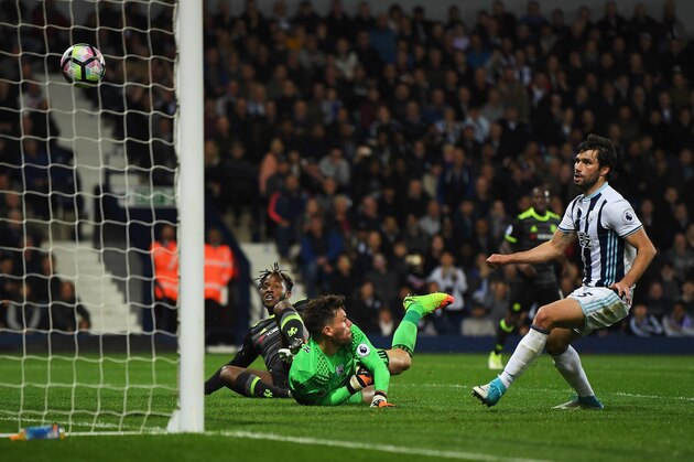 WEST BROMWICH, ENGLAND - MAY 12:  Michy Batshuayi of Chelsea scores his sides first goal past Ben Foster of West Bromwich Albion during the Premier League match between West Bromwich Albion and Chelsea at The Hawthorns on May 12, 2017 in West Bromwich, England.  (Photo by Laurence Griffiths/Getty Images)