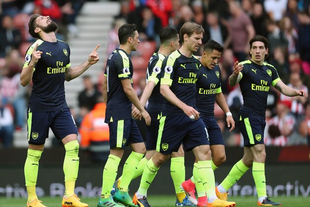STOKE ON TRENT, ENGLAND - MAY 13: Olivier Giroud of Arsenal celebrates with his team mates after scoring a goal to make it 0-1 during the Premier League match between Stoke City and Arsenal at Bet365 Stadium on May 13, 2017 in Stoke on Trent, England. (Photo by James Baylis - AMA/Getty Images)