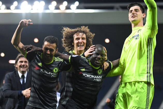 WEST BROMWICH, ENGLAND - MAY 12:  l-r Antonio Conte, Pedro, David Luiz, N'Golo Kante and Thibaut Courtois of Chelsea celebrate winning the league  during the Premier League match between West Bromwich Albion and Chelsea at The Hawthorns on May 12, 2017 in West Bromwich, England.  (Photo by Laurence Griffiths/Getty Images)
