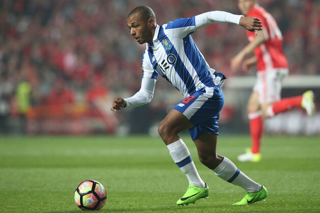 LISBON, PORTUGAL - APRIL 1:  FC Porto's forward from Algeria Yacine Brahimi in action during the Primeira Liga match between SL Benfica and FC Porto at Estadio da Luz on April 1, 2017 in Lisbon, Portugal.  (Photo by Gualter Fatia/Getty Images)