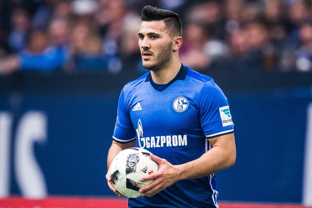 GELSENKIRCHEN, GERMANY - APRIL 23: Sead Kolasinac of Schalke holds the ball during the Bundesliga match between FC Schalke 04 and RB Leipzig at Veltins-Arena on April 23, 2017 in Gelsenkirchen, Germany. (Photo by Lukas Schulze/Getty Images)