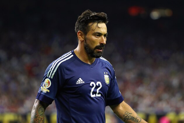 HOUSTON, TX - JUNE 21:  Ezequiel Lavezzi #22 of Argentina reacts in the first half against the United States during a 2016 Copa America Centenario Semifinal match at NRG Stadium on June 21, 2016 in Houston, Texas.  (Photo by Scott Halleran/Getty Images)