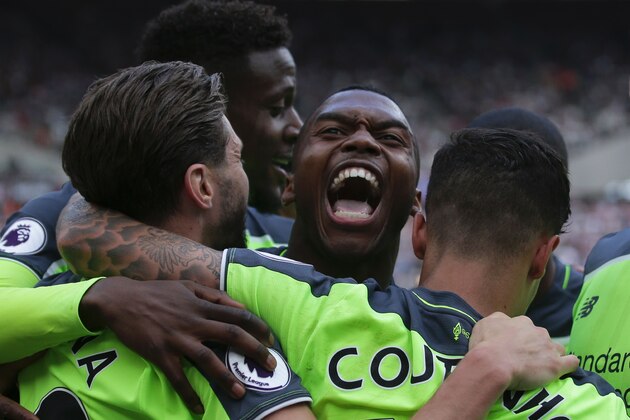 TOPSHOT - Liverpool's English striker Daniel Sturridge (C) joins the celerbation after Liverpool's Brazilian midfielder Philippe Coutinho (R) scored their second goal during the English Premier League football match between West Ham United and Liverpool at The London Stadium, in east London on May 14, 2017.  / AFP PHOTO / Daniel LEAL-OLIVAS / RESTRICTED TO EDITORIAL USE. No use with unauthorized audio, video, data, fixture lists, club/league logos or 'live' services. Online in-match use limited to 75 images, no video emulation. No use in betting, games or single club/league/player publications.  /         (Photo credit should read DANIEL LEAL-OLIVAS/AFP/Getty Images)