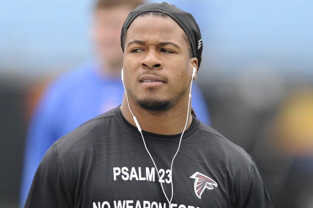 Atlanta Falcons' Devonta Freeman warms up before an NFL football game against the Carolina Panthers in Charlotte, N.C., Saturday, Dec. 24, 2016. (AP Photo/Mike McCarn)