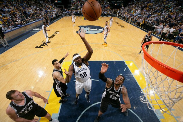 MEMPHIS, TN - APRIL 27:  Zach Randolph #50 of the Memphis Grizzlies shoots the ball against the San Antonio Spurs during Game Six of the Western Conference Quarterfinals of the 2017 NBA Playoffs on April 27, 2017 at FedExForum in Memphis, Tennessee. NOTE TO USER: User expressly acknowledges and agrees that, by downloading and or using this photograph, User is consenting to the terms and conditions of the Getty Images License Agreement. Mandatory Copyright Notice: Copyright 2017 NBAE (Photo by Joe Murphy/NBAE via Getty Images)