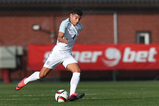 VOLUNTARI, ROMANIA - OCTOBER 30: Morgan Gibbs White of England runs with the ball during the UEFA Under-17 EURO Qualifier between U17 Austria and U17 England on October 30, 2016 at Anghel Iordanescu stadium in Voluntari, Romania. (Photo by Ronny Hartmann/Getty Images)