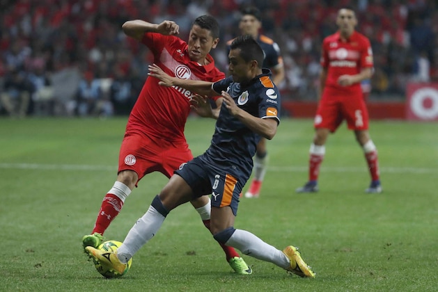 Toluca's Carlos Esquivel, left, fights for the ball with Chivas' Edwin Hernandez during a Mexico soccer league semifinal first leg match at Nemesio Diez Stadium in Toluca, Mexico, Thursday, May 18, 2017. (AP Photo/Eduardo Verdugo) Toluca's Carlos Esquivel, left, fights for the ball with Chivas' Edwin Hernandez during a Mexico soccer league semifinal first leg match at Nemesio Diez Stadium in Toluca, Mexico, Thursday, May 18, 2017. (AP Photo/Eduardo Verdugo)