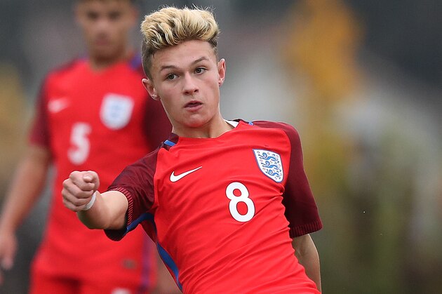 BUFTEA, ROMANIA - OCTOBER 27: George McEachran of England controls the ball during the UEFA Under-17 EURO Qualifier between U17 England and U17 Romania at Football Centre FRF on October 27, 2016 in Buftea, Romania. (Photo by Ronny Hartmann/Getty Images)